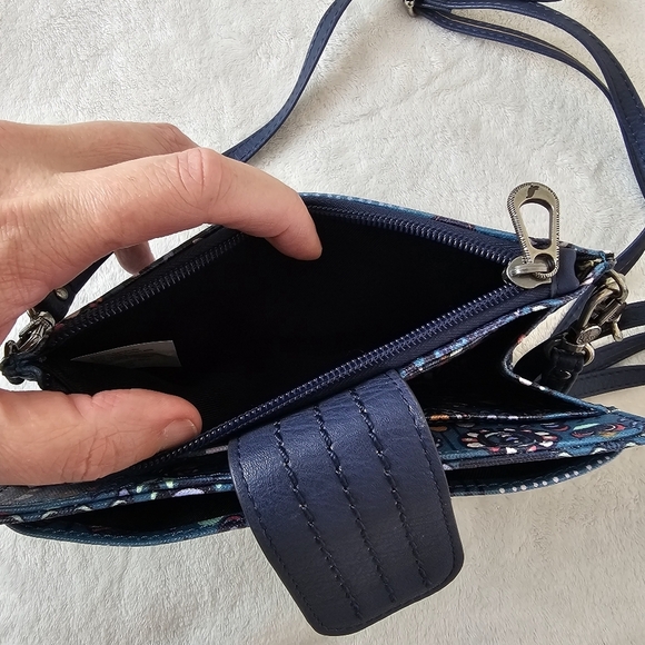 Sakroots Peacock Blue Floral Canvas Coated Smartphone Wallet Crossbody Bag - Picture 14 of 15